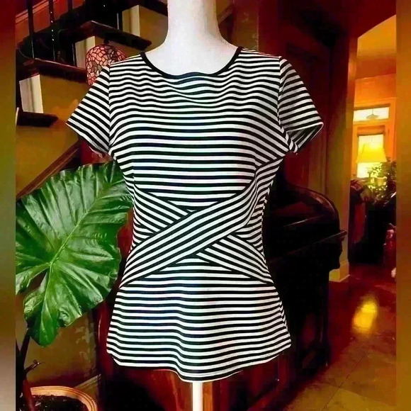 New York & Company Stretch white and black shirt. Size M. NWOT poly/spandex mix - Picture 9 of 14